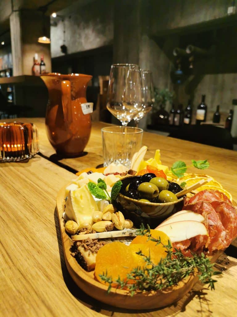 Grapefinds - Wijndivas Winkel_4 Grapefinds Wijndivas Winkel Noordkade Veghel borrelplank Traiteur Plank Wijnbar