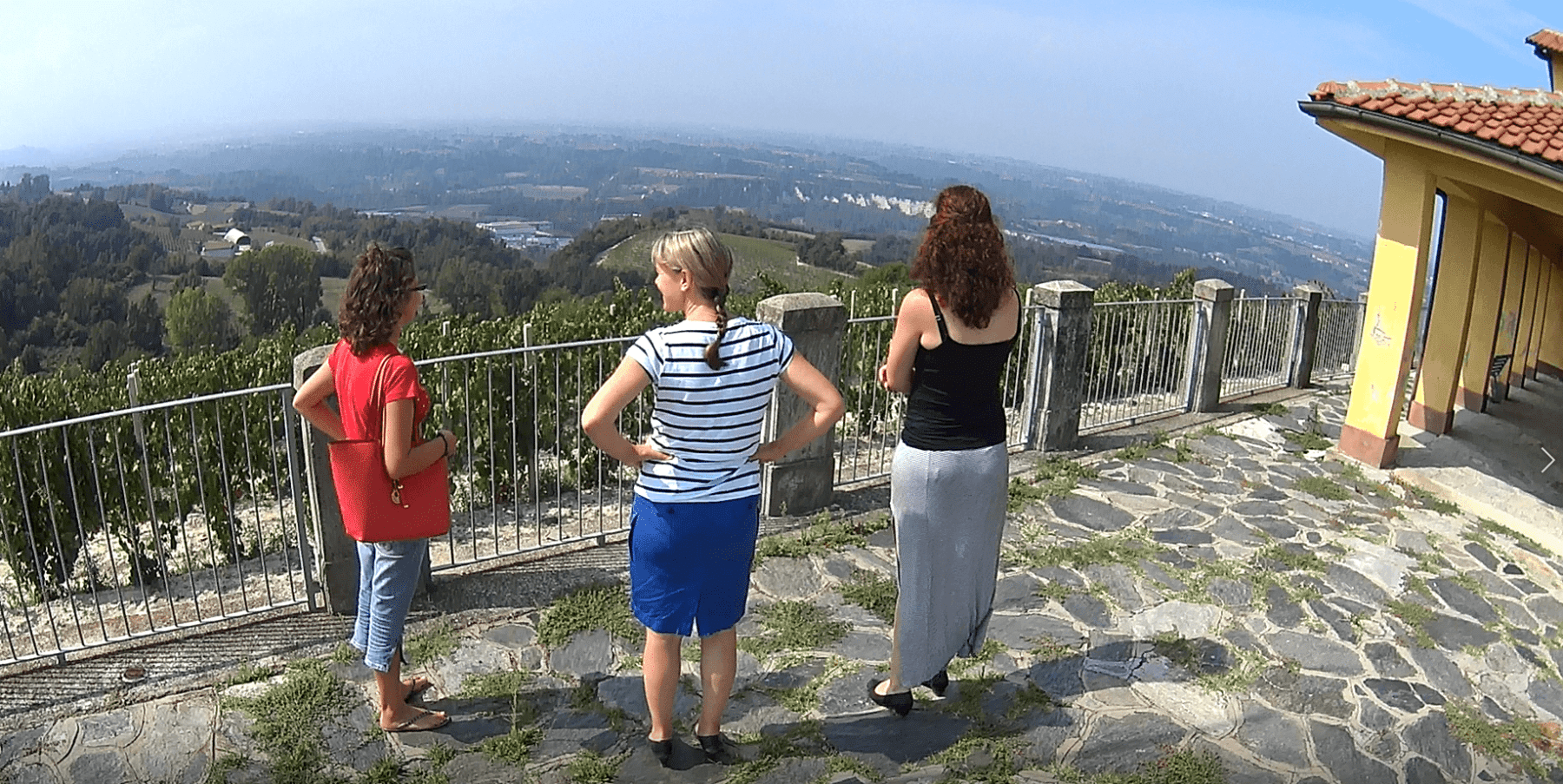 Wijngaard Bricco del Cucu uitzicht Wijngaard Bricco del Cucu uitzicht